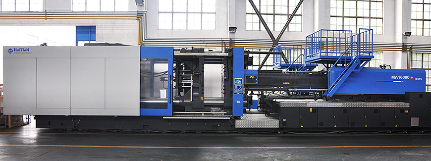 Large Injection moulding machine